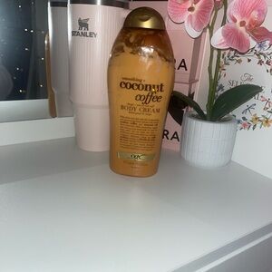 OGX Coconut Coffee Body Cream - Gold and Brown